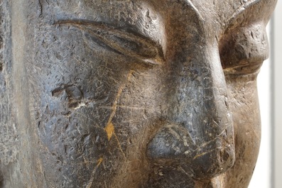 Une t&ecirc;te de Bouddha en pierre calcaire sculpt&eacute;e, Chine, Dynastie Wei du Nord (386-535)